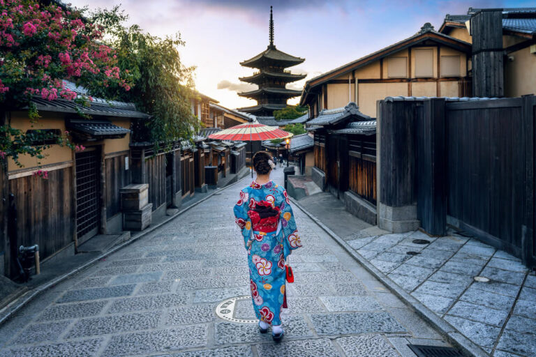 Exploring Japan: A Guided Tour through Culture, Cuisine, and Scenery